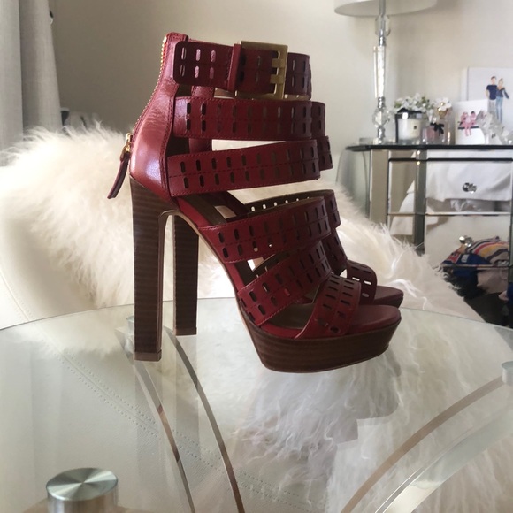 Heels - Picture 2 of 5